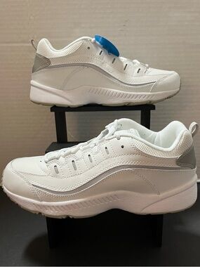 Easy Spirit Romy Women's Walking Shoes-White/Gray Women’s Size 8 -w/Box